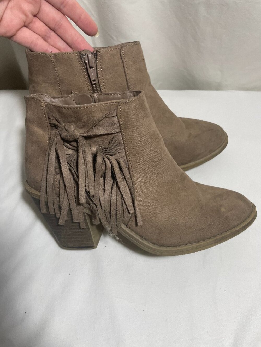 Womens Size 8 Taupe Faux Suede Fringe Ankle Boots Side Zip Block Heel Boho